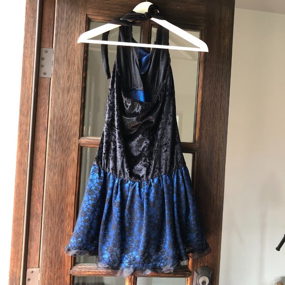 Midnight Vamp Costume Dress - Picture 7 of 15